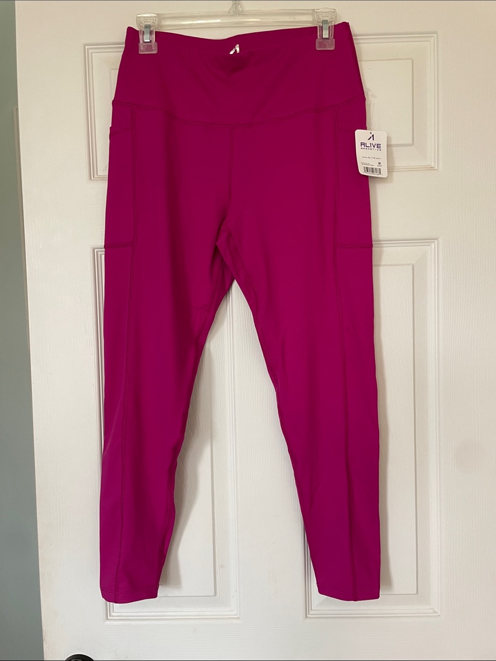 NWT Fuchsia Leggings M